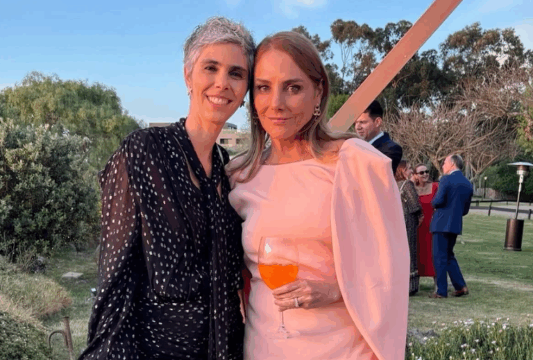 Atriz evangélica assume namoro com diretora de TV