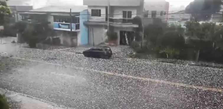 Tempestade e granizo do tamanho de ovos provocam destruição no Sul e Sudeste