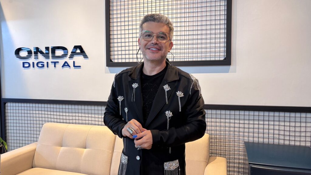 "IA é uma ferramenta para ajudar na saúde mental", diz Edu Honorato, palestrante do Amazon IA Summit