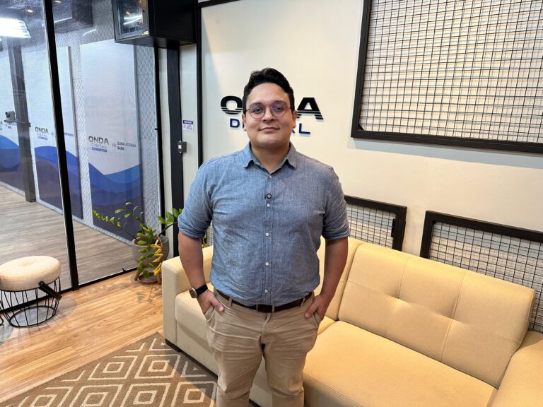 VÍDEO: "Muitos empresários ainda não se deram conta da revolução da IA", diz Glauber Gomes, palestrante do Amazon IA Summit