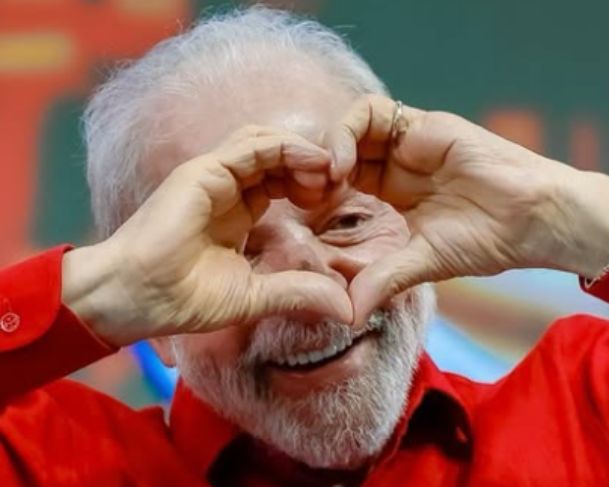 Lula comemora avanço na isenção do IR: “Vitória da democracia e da justiça social”