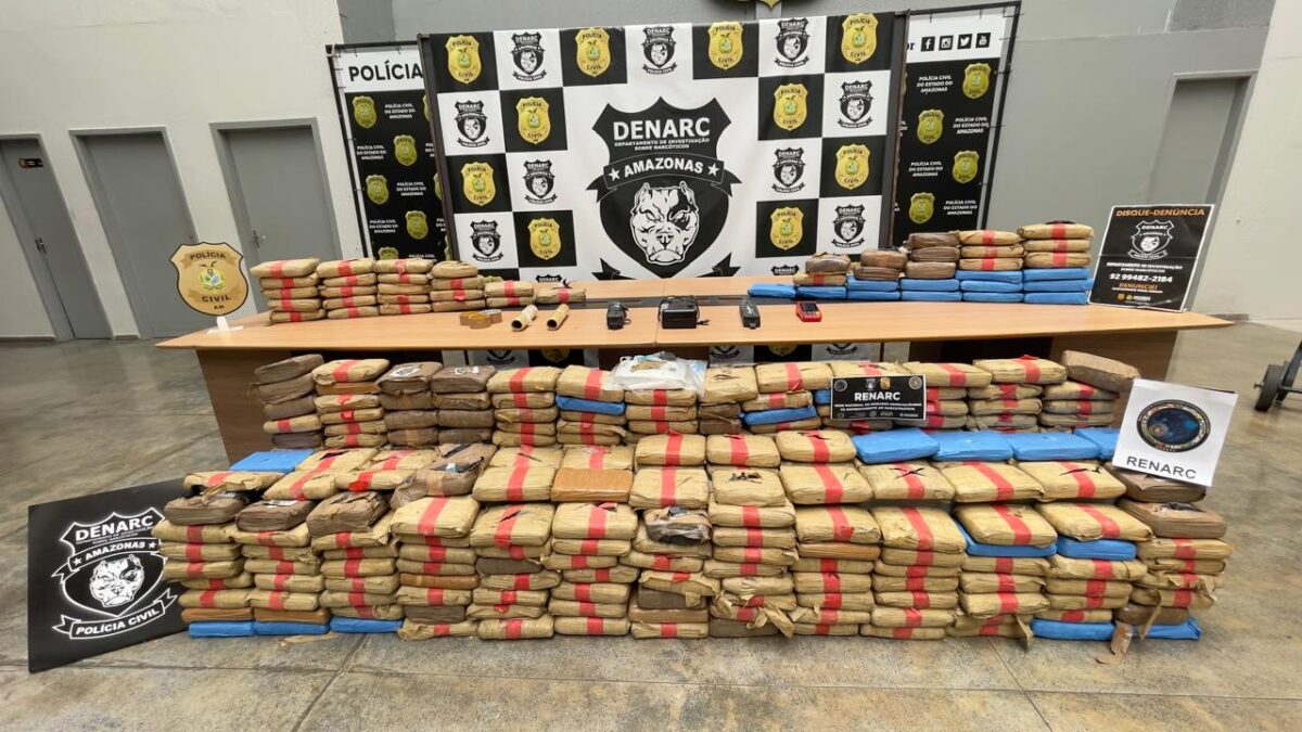 Carga de 300 kg de drogas da Colômbia é apreendida pela polícia em Manaus