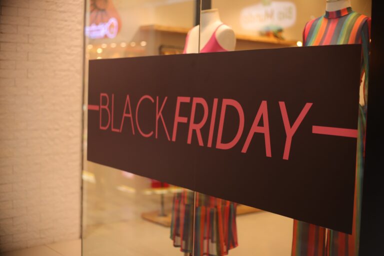 Operação Black Friday fiscaliza shopping de Manaus sobre a exposição clara de preços