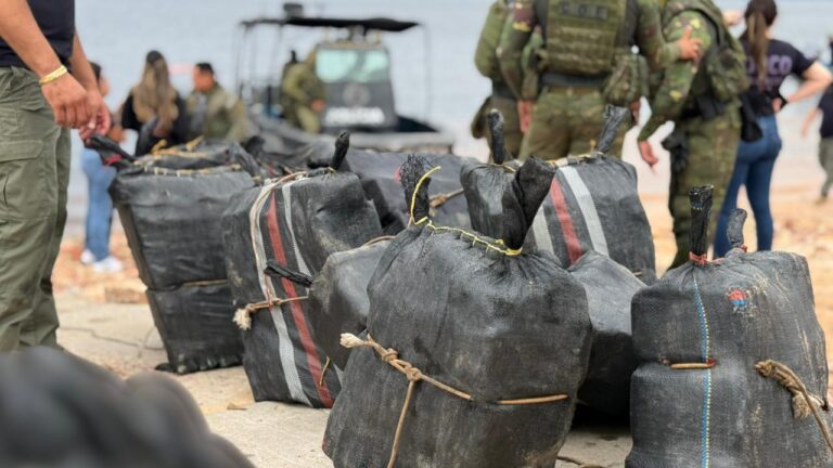 Cerca de 700 kg de cocaína avaliados em R$ 25 milhões são apreendidos no Amazonas