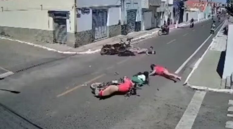 Colisão envolvendo três motocicletas deixa quatro feridos no Ceará