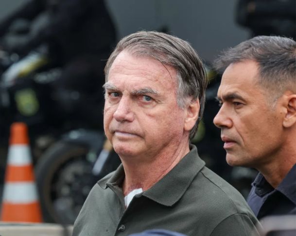 Ex-presidente Bolsonaro é autorizado a receber a visita de Cláudio Castro e outras 12 pessoas durante prisão domiciliar
