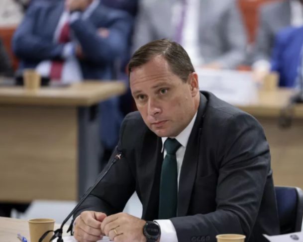 Mauro Cid tem tornozeleira eletrônica retirada nesta segunda-feira (3)