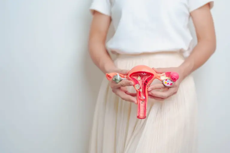 A endometriose pode levar a complicações como infertilidade e danos a outros órgãos