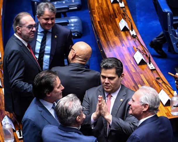 Projeto que amplia isenção do IR entra na pauta do Senado nesta quarta-feira (5/11)