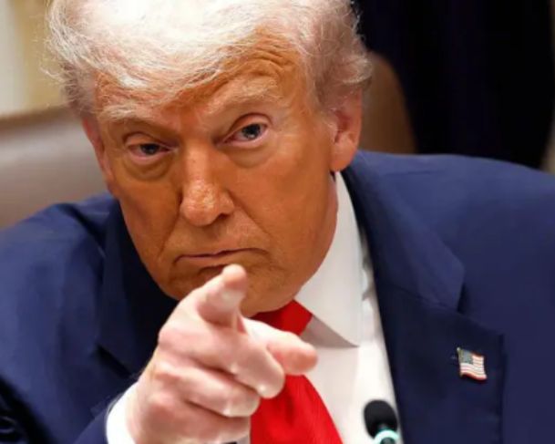 Trump assina ordem que reduz tarifas sobre carne bovina, café e bananas; saiba como isso afeta o Brasil