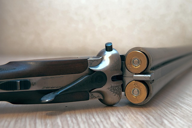 Servidor da Segurança Pública é preso por asfixiar e apontar arma na cabeça da esposa em Manaus