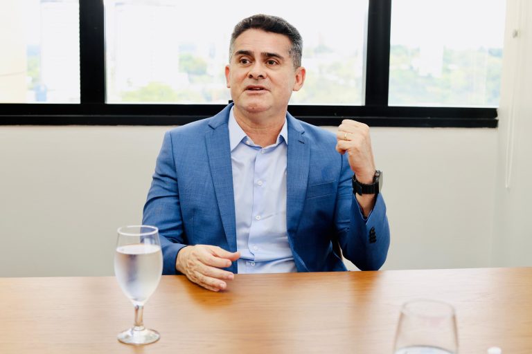 David Almeida reduz tom do debate eleitoral antes da visita de Lula ao Amazonas David Almeida reduz tom do debate eleitoral antes da visita de Lula ao Amazonas