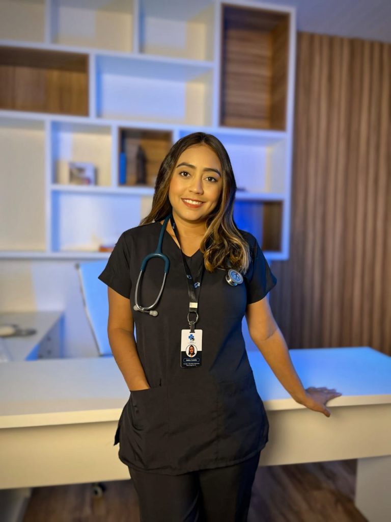 Médica veterinária Ádria Camila Souza da Silva