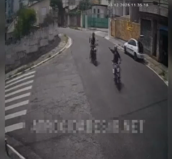 Policial aposentado reage a assalto e baleia criminoso na cabeça em SP