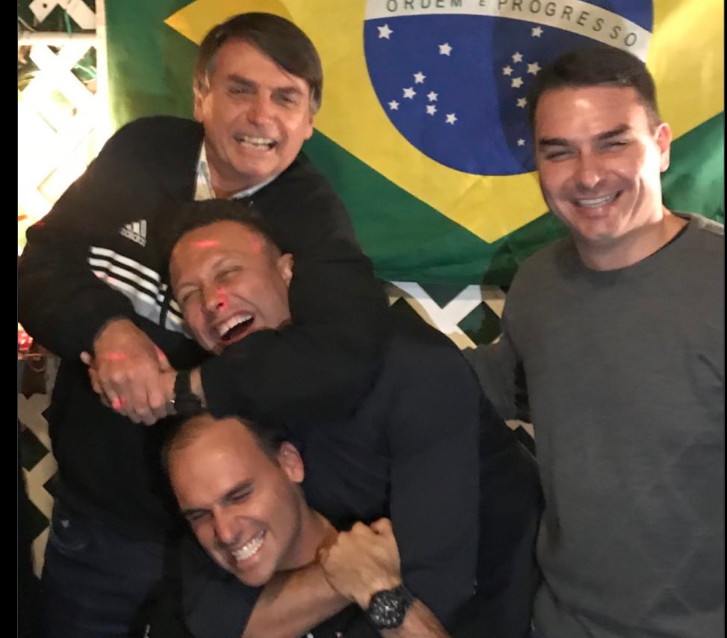 Flávio inicia articulações com aval de Bolsonaro para a corrida presidencial de 2026