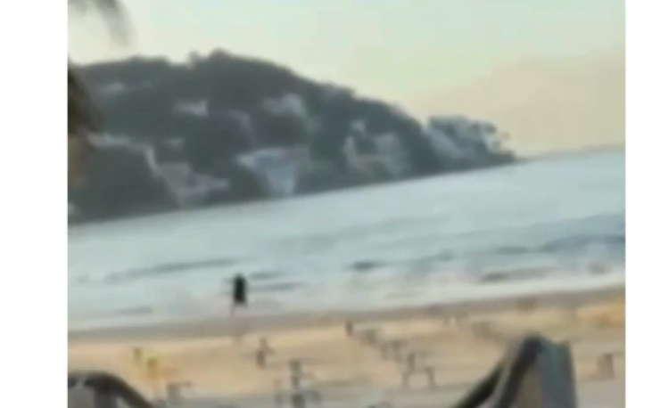 Militar reage a assalto na orla e mata suspeito a tiros no Guarujá Militar reage a assalto na orla e mata suspeito a tiros no Guarujá