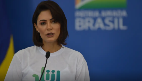 Michelle cita problemas de saúde após prisão de Bolsonaro e se afasta do PL Mulher Michelle cita problemas de saúde após prisão de Bolsonaro e se afasta do PL Mulher