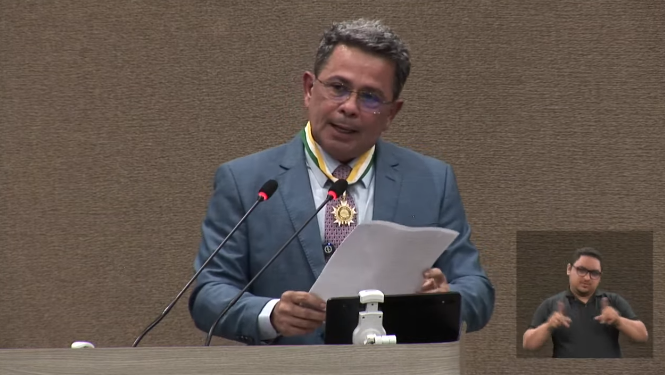 Em discurso, Tadeu de Souza acena para David Almeida, ‘amigo e irmão’ que não foi à cerimônia