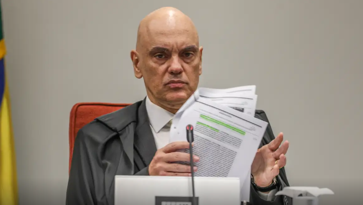 Moraes mantém exigência de autorização para Michelle e filhos visitarem Bolsonaro Moraes mantém exigência de autorização para Michelle e filhos visitarem Bolsonaro