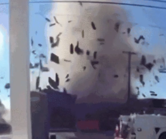 Explosão destrói casas e deixa seis feridos na Califórnia Explosão destrói casas e deixa seis feridos na Califórnia