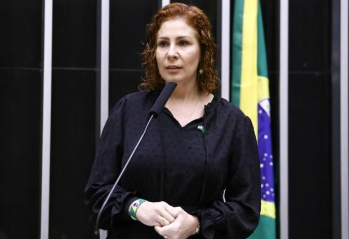 Carla Zambelli renuncia cargo de deputada federal