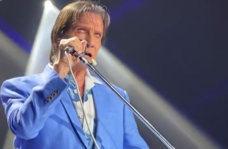 Roberto Carlos volta aos palcos após acidente