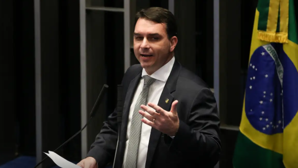 Pesquisa Quaest: 49% dos brasileiros acreditam que Flávio leva candidatura até o fim