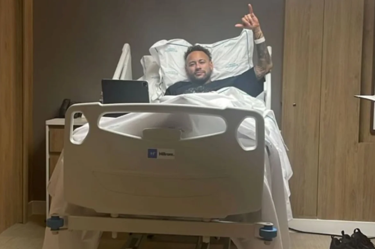 Neymar se prepara para cirurgia no joelho após fim do Brasileirão