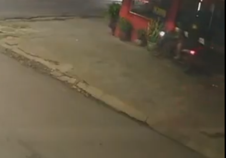 VÍDEO: Churrascaria de suspeito de matar borracheiro é alvo de vandalismo em Manaus