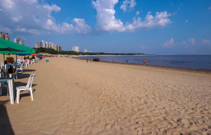 Praia da Ponta Negra é interditada para banho durante Revéillon em Manaus