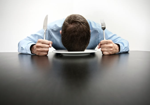 Não é só fome: o que realmente bagunça o humor quando o estômago ronca