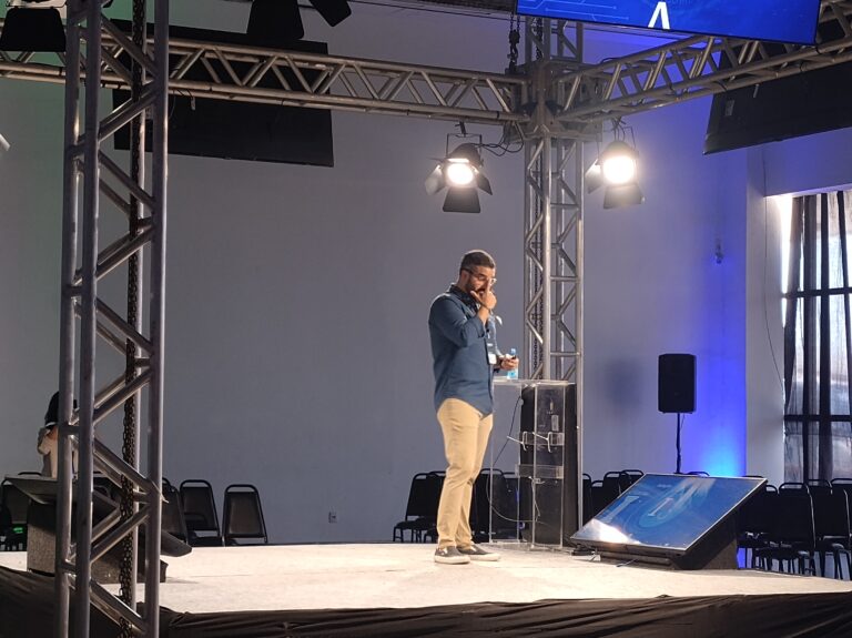 Gustavo Jinkings mostra como a IA está revolucionando a gestão escolar e reduzindo cargas de trabalho em até 90%