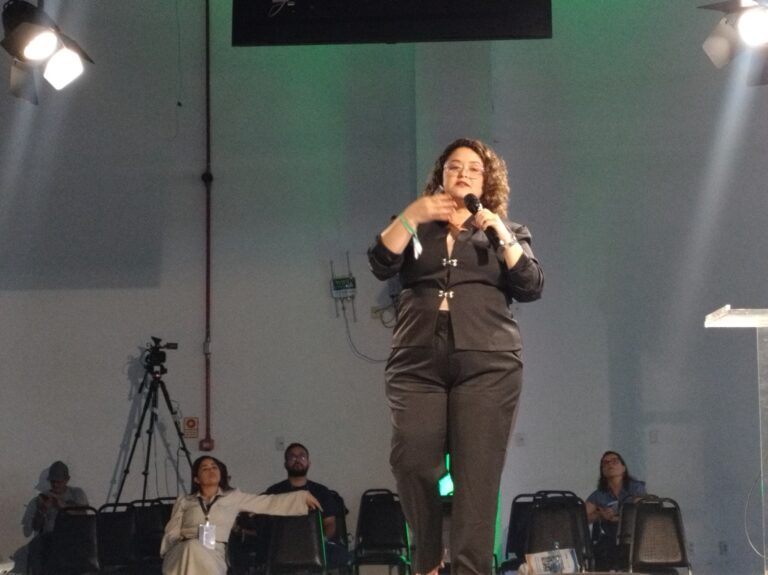 Renata Meireles destaca no Amazon IA Summit 2025 que transição energética e IA caminham juntas 