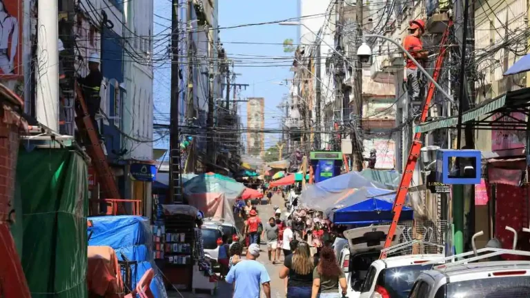 Deputado do AM sugere redes subterrâneas para o fim da poluição visual e riscos urbanos Deputado do AM sugere redes subterrâneas para o fim da poluição visual e riscos urbanos