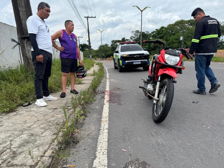IMAGEM FORTE: Pai morre esmagado e filha é socorrida após grave acidente com carreta em Manaus