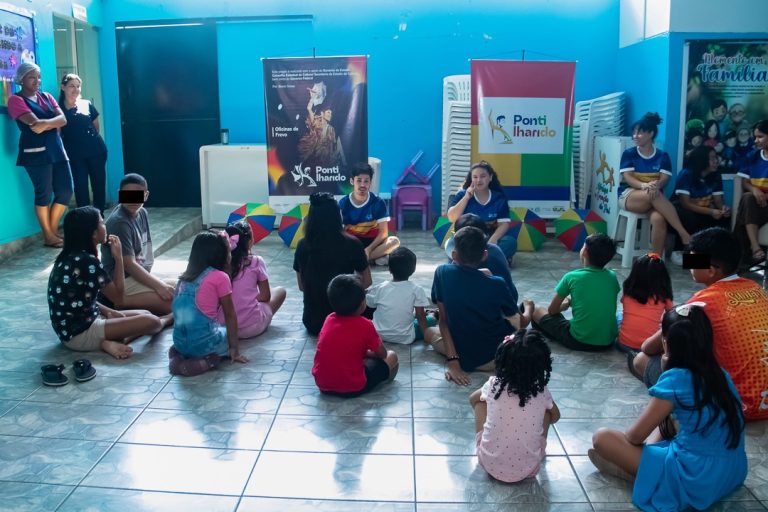 Arte Sem Fronteiras ensina crianças a dançar frevo em Manaus Arte Sem Fronteiras ensina crianças a dançar frevo em Manaus