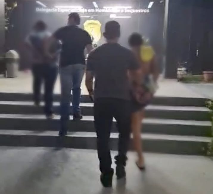  Irmãos são presos por matar homem a facadas em Manaus