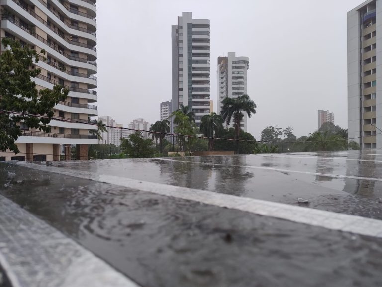 Manaus terá noite de Natal com temporal e temperaturas amenas, prevê Climatempo
