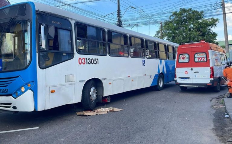 Venezuelano tem as pernas esmagadas ao ser atingido por ônibus em Manaus