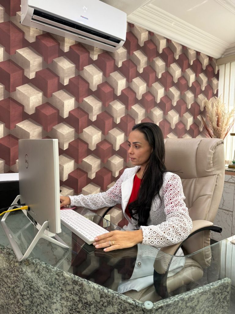 a médica ginecologista e obstetra Yasmine Bader