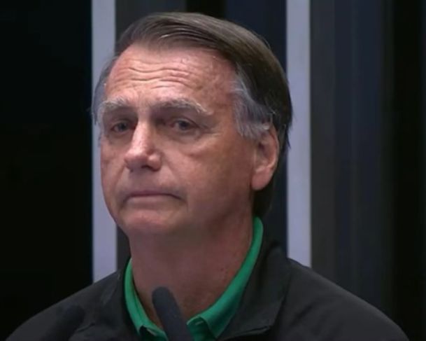 Defesa de Bolsonaro pede autorização para fazer cirurgia e prisão domiciliar humanitária Defesa de Bolsonaro pede autorização para fazer cirurgia e prisão domiciliar humanitária