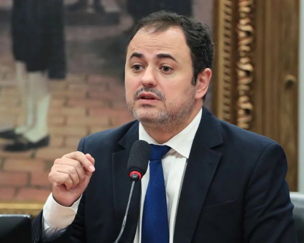 Glauber Braga escapa de cassação, mas leva suspensão de seis meses na Câmara