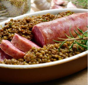 Cotechino com lentilhas, tradicional na ceia italiana