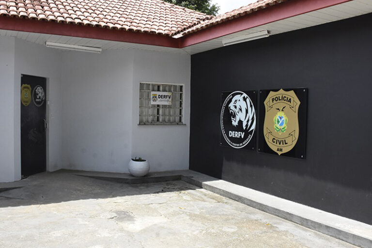 Criminosos são presos por roubar 9 veículos do parqueamento de delegacia em Manaus