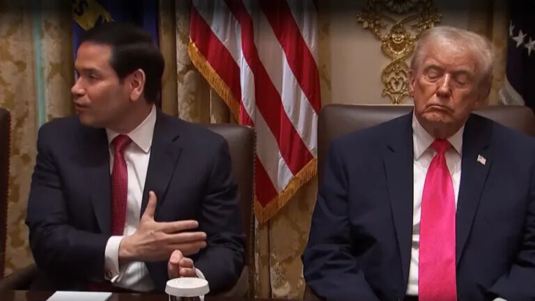 VÍDEO: Pela segunda vez em um mês, Trump aparenta dormir durante reunião do governo dos EUA