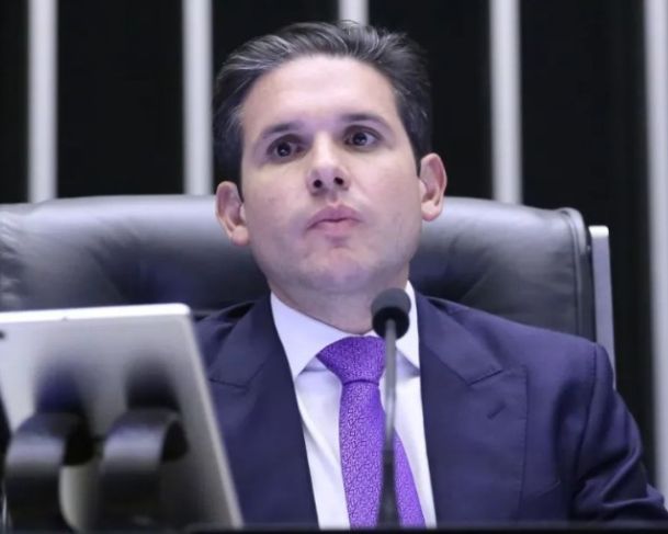 Cassação do mandato de Eduardo Bolsonaro será analisada pela Câmara na próxima semana, afirma Hugo Motta Cassação do mandato de Eduardo Bolsonaro será analisada pela Câmara na próxima semana, afirma Hugo Motta