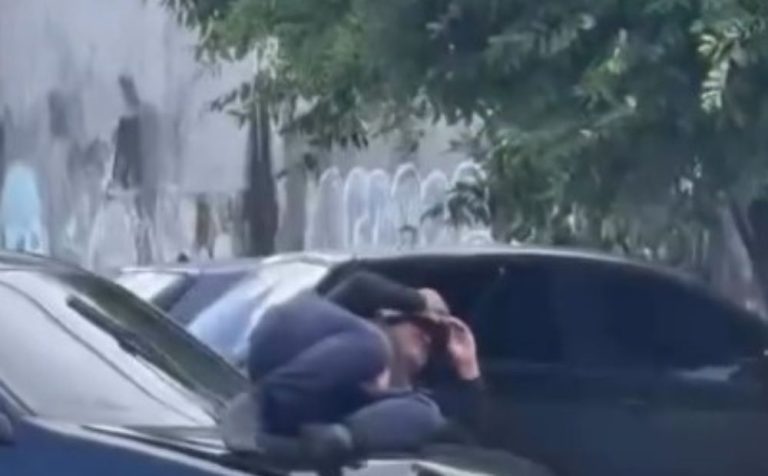 Motociclista vai parar em cima de carro após acidente na zona Sul de Manaus