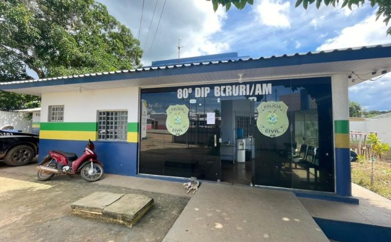 Mulher é presa com skunk e pasta base de cocaína em embarcação no porto de Beruri