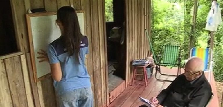 Aos 91 anos, bisavô volta a estudar com ajuda da bisneta de 11 no Oeste de SC