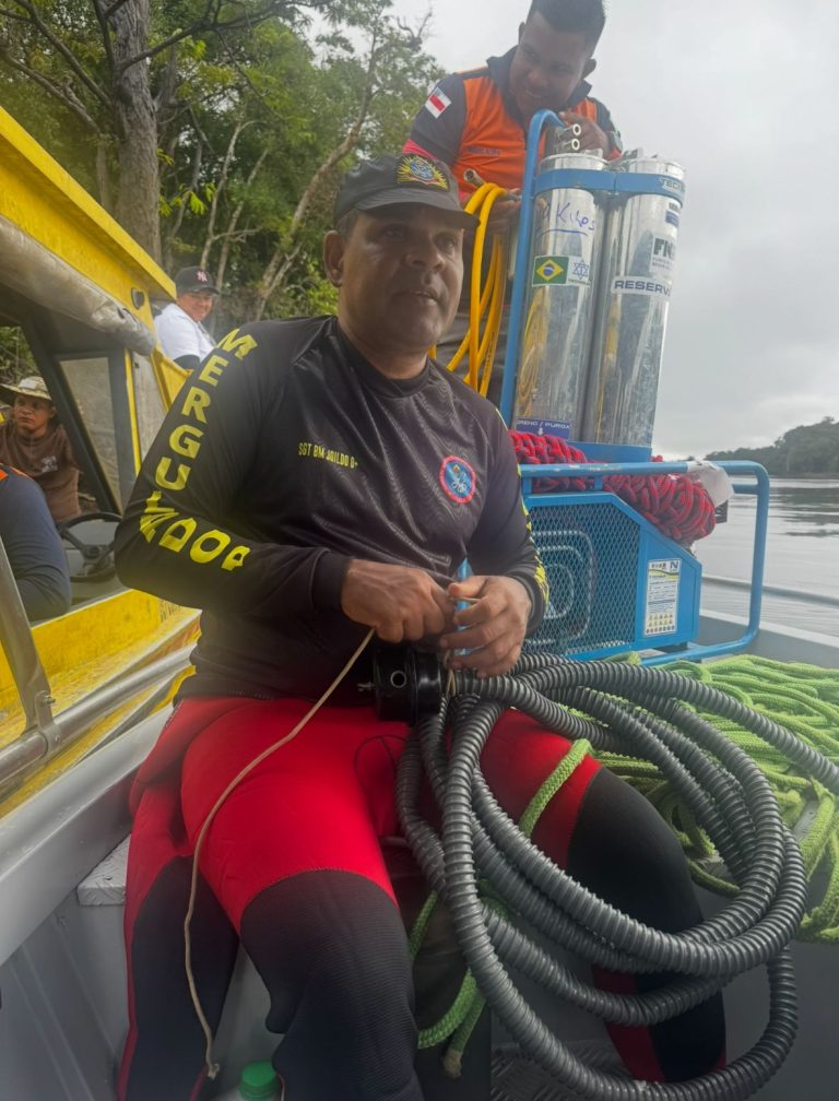 Bombeiros intensificam buscas por empresário desaparecido após acidente de lancha em Japurá